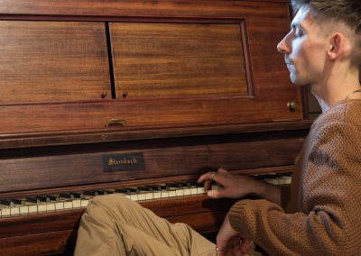 Sam Lily playing an F on an old Steinbeck
